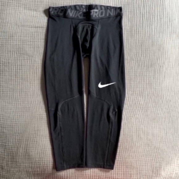 Nike Pro Black Dri-Fit Capri Sports Leggings - Picture 3 of 10